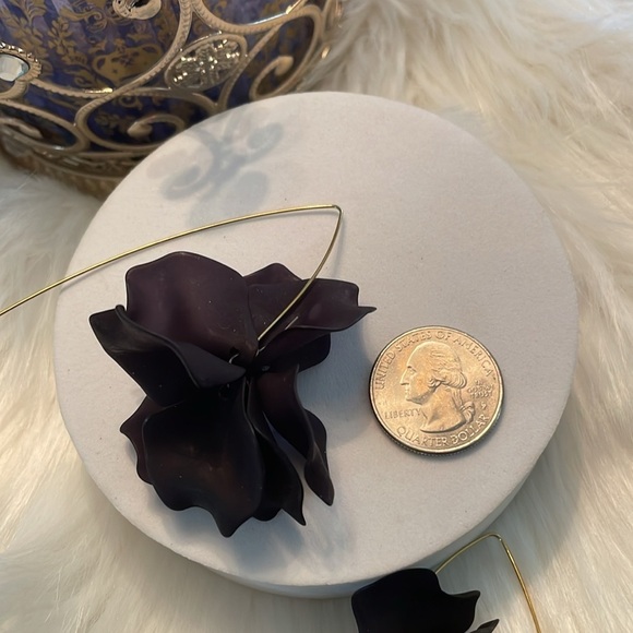 Black Flower Earrings - Picture 9 of 13